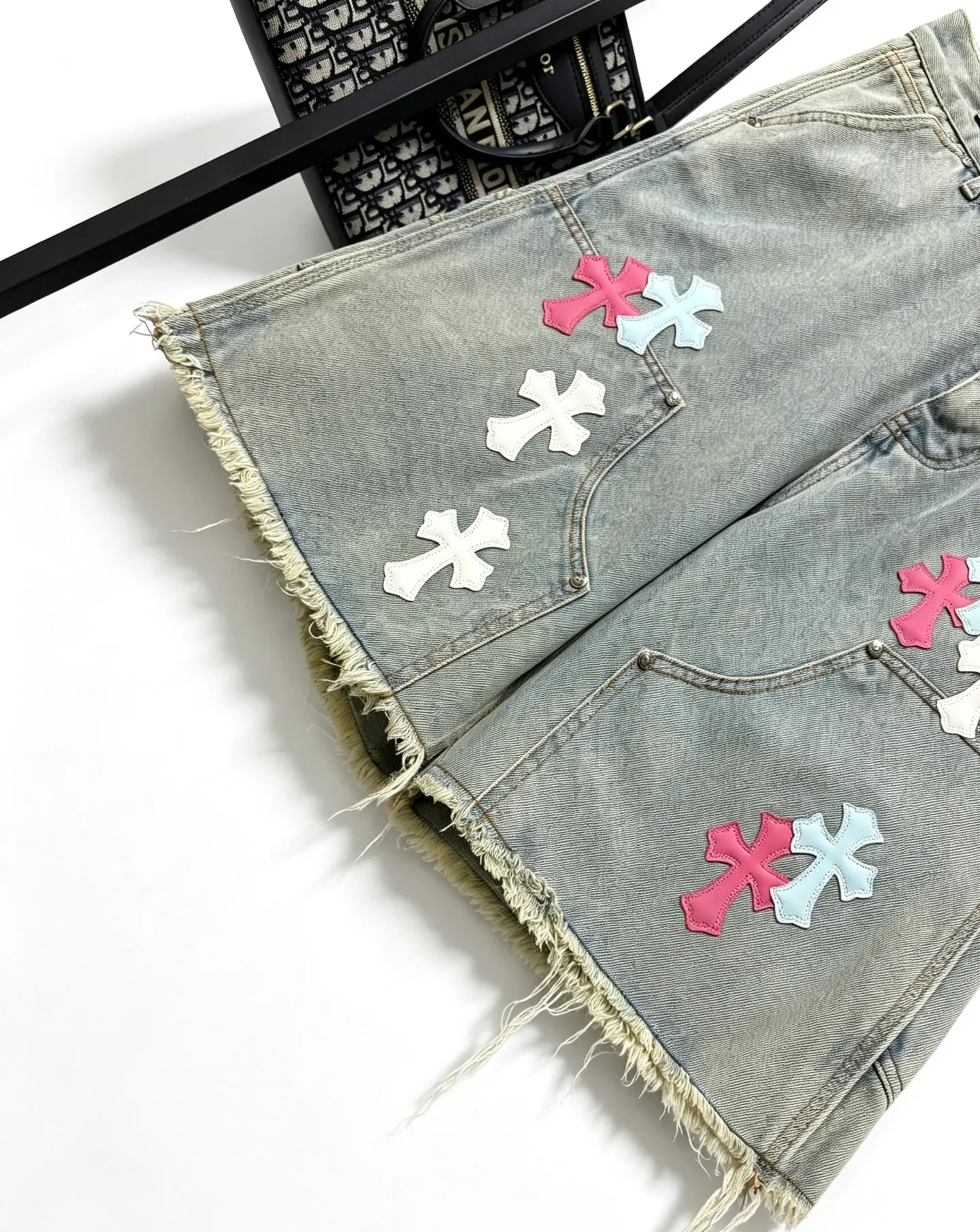 Chrome Hearts Chrome Hearts ， ， 。 ， Series ， ，Retro 。 ，Retro ， ， 。 ， ， ， ； 。 ， Size S-XL